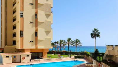 Sea View 2BR Beachfront & Cozy Balcony Marbella - Photo 3