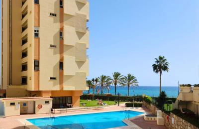 Sea View 2BR Beachfront & Cozy Balcony Marbella - Photo 3