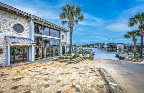 Chic 3BDR for 6 with Pool & Hot Tub Overlooks Marina - Foto 36