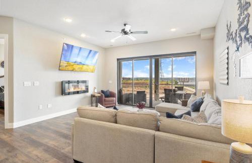 Amazing Top Floor Condo at Topsider Resort Community - Photo 12