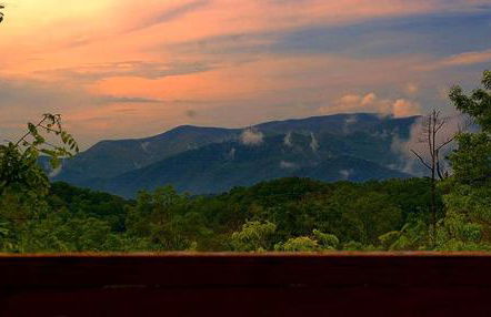 Beautiful Luxury Cabin Rental with Amazing Views next to the Tuckasegee River, NC - Foto 5
