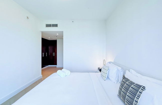 bnbme - Golf Tower - 2 BDR - Photo 4