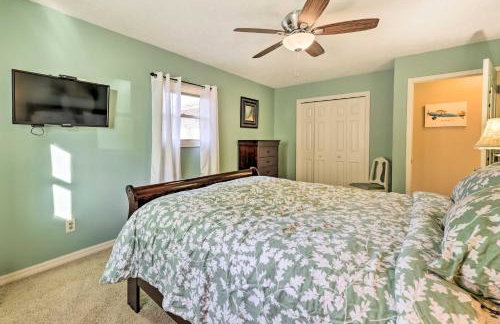 Holiday Island Home: Hot Tub & Wood Stove! - Foto 18