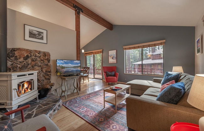 Cozy Pet Friendly Cabin in Lake Tahoe by Sierra Getaways - Foto 10