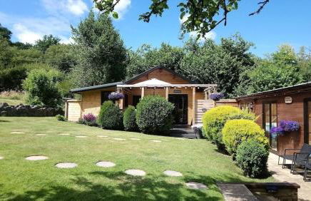 'Monktonmead Lodge' in secluded setting, with private indoor pool. - Photo 1