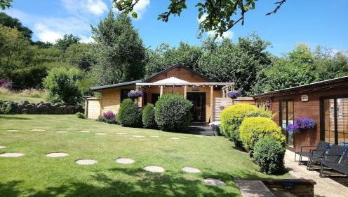 'Monktonmead Lodge' in secluded setting, with private indoor pool. - Foto 1