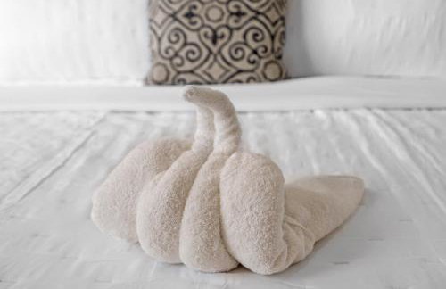 Bright and Airy 2 Bed on Biscayne Blvd with Free Park - Foto 15