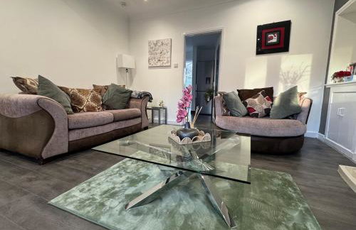 Captivating 3 bedroom home with conservatory - Foto 7