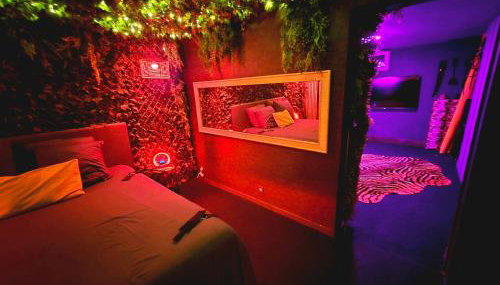 Love room avec spa privatif et salle de jeux adultes - Foto 2