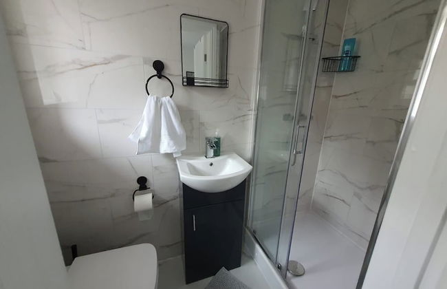 Private Room - Ensuite Bathroom - Free Parking - Foto 22