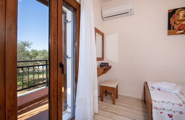 Villa in Crete Near Rethymno Beach - Photo 3