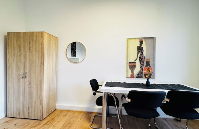 Cozy 3BR Apt with Garden Sleeps 10 - Foto 21