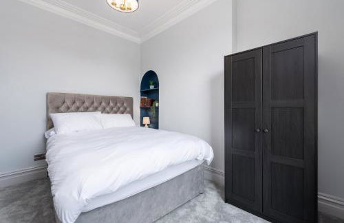 Bifolds, enclosed garden. Southport character home - Foto 34