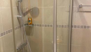 Cosy studio near London, ulez free - Photo 2, Shower