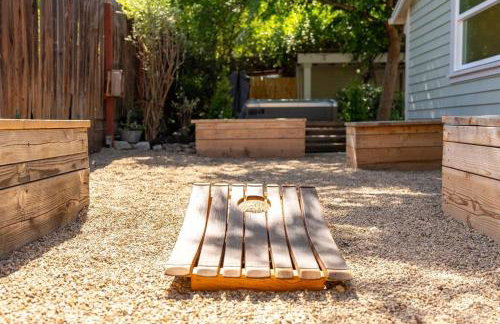 Vine Street Bungalow-Hot Tub, EV, Walk to Town - Photo 37