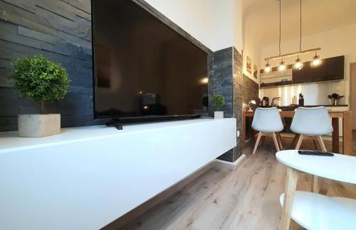 Moderne Wohlfühloase zentral in Seenähe - Pillow menu, 2 Stk 55" Smart TVs, NETFLIX, DisneyPlus uvm - Foto 2