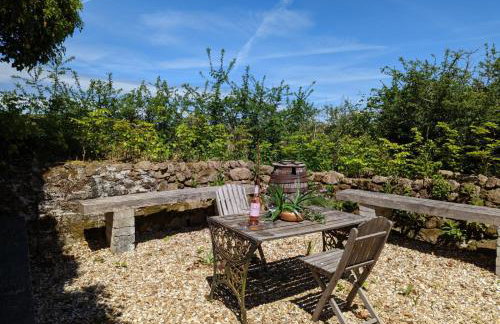 Private Double Room and Ensuite in Historic Cornish Cottage - Photo 4
