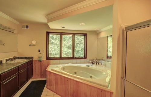 Saratoga Lake Boathouse Retreat - Photo 14