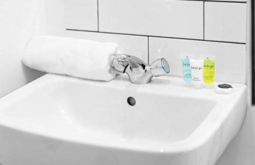 Two Bedroom Apartment - On Street Parking Available - Netflix - Wifi - Top Rated - 311M - Photo 19