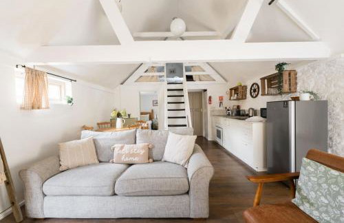 Snug Cotswolds Farm Cottage - The Henloft - Foto 33