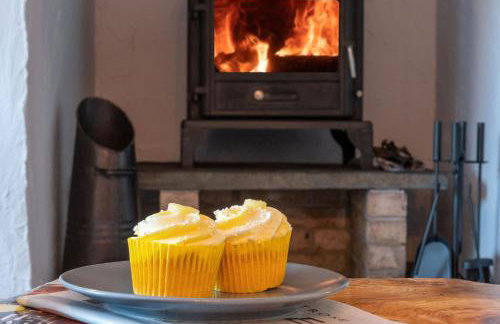 Farmhouse with Log Fire & On-Site Dog Field - Foto 12