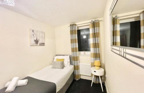 Ashford Retreat - 2 Bedroom 2 Bath great for families, business or contractor stays wt parking - Foto 10