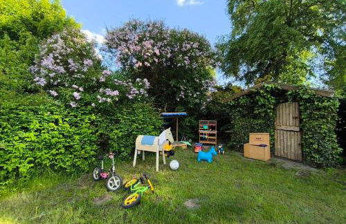 Modernes Ferienhaus mit 4 separaten Appartements, je mit vollausgestatteter Küchenzeile und eigenem Bad, 2 Gehminuten zum Badesee, Garten, Grillplatz, Kinderspielbereich, Hunde sind willkommen - Foto 4