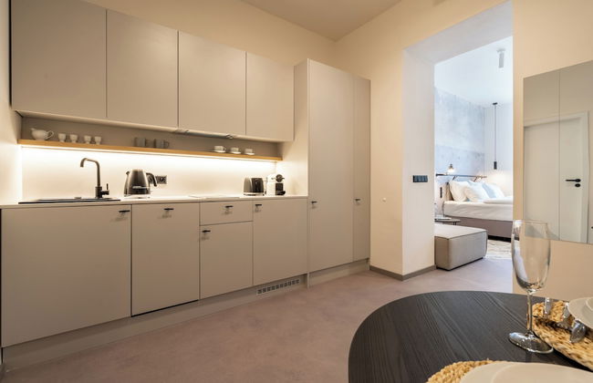 HONEST Karlín - Foto 48