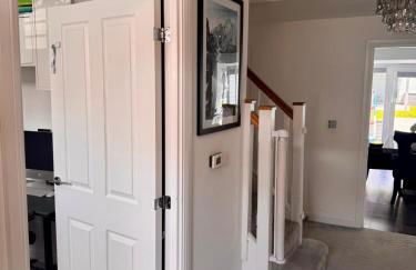 The Grand 4-Bed Ebbsfleet Home - Big Garden & Parking Space, Near Bluewater - Foto 40