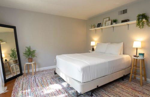 Sleeps 12, Wooded Lot, Near Ark, Great for Family - Foto 8