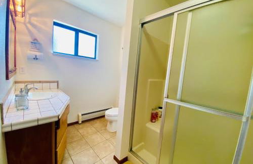 Family friendly, 3 bedroom house, with king bed for up to 15 - BBQ - Internet - jet tub - Foto 11