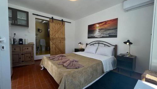 Stephany s Skyline Studio - Photo 2