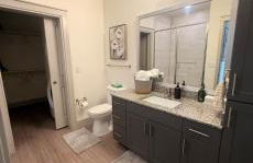 Cozy Luxury Modern Apartment movie couches - Foto 4