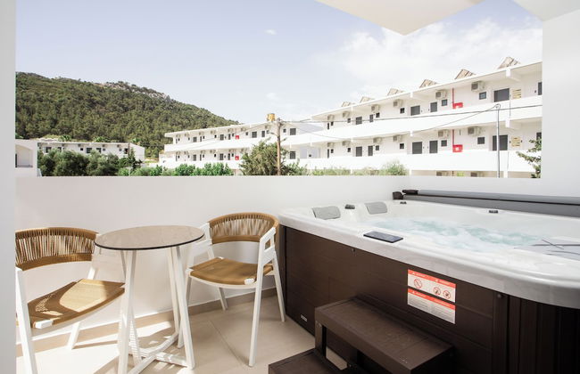 Stay Helios - Aparts & Pool Suites - Photo 57