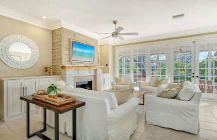 Blue Lagoon Hideaway 3BR Coastal Chic Retreat - Foto 2