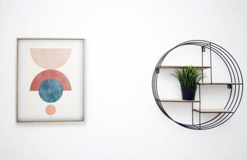 Peaceful 3 Bed Flat with Parking and Balcony by CTO Serviced Apartments - Foto 6