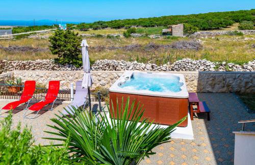 House Goran - Photo 1