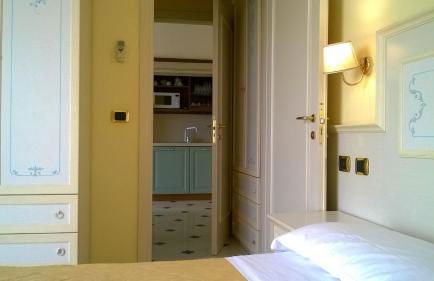 Residence Record - Photo 4