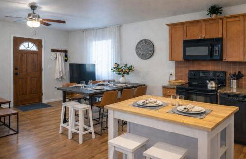 Vacation House, 2 Miles to Beach, Smart TVs, Grill - Foto 19