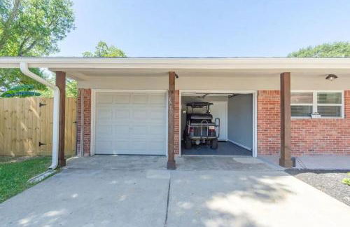 Bay Breeze Escape - 3BR Home with Game Room, Huge Backyard, Patio & Minutes from Boardwalk - Foto 38