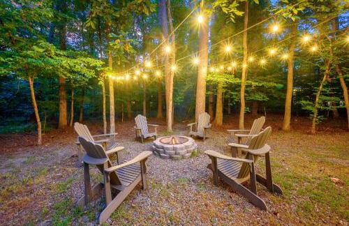 Rustic Family Getaway - Pool Table, Hot Tub, Pets, Great Location - Photo 12