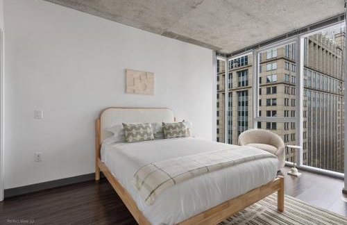 Linea Luxury Living with Indoor Pool and Rooftop Views in The Loop - Photo 48