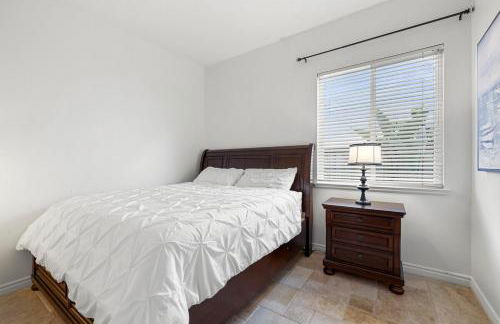 Spacious Luxury home in Gated Community with Resort Pool & Scenic Views - Photo 42