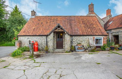 The Old Bull Stall - Photo 1