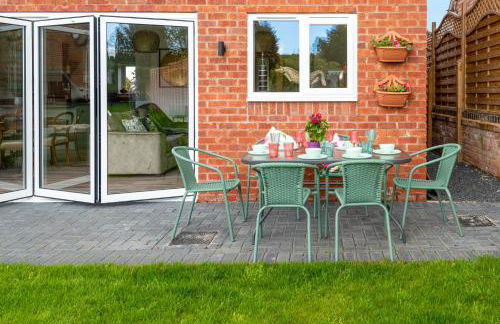 Luxurious 3 bedroom house now with FULL FIBRE INTERNET Shangri la in village of Alfrick with driveway parking for 3 cars in an area of outstanding natural beauty, superb walking,close to Worcester, Malvern showground, theatre, Malvern hills, dogs welcome - Photo 70