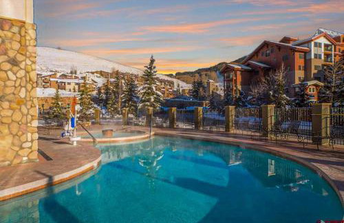 Studio 565 Perfect Location with Pool and Hot Tub - Photo 1