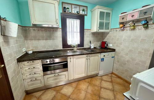 GATU Villa Lurberri, piscina privada, Parking, jardines -Mayores de 25 años y familias " - Foto 19