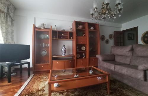 Piso Amplio y Céntrico en Mugardos - Photo 2