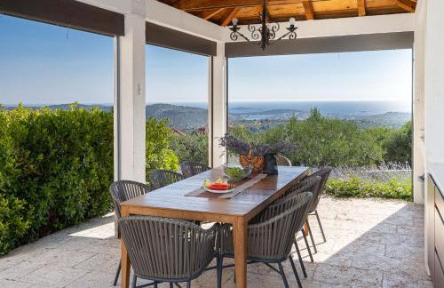 Villa True Oasis with Heated Pool - Photo 25