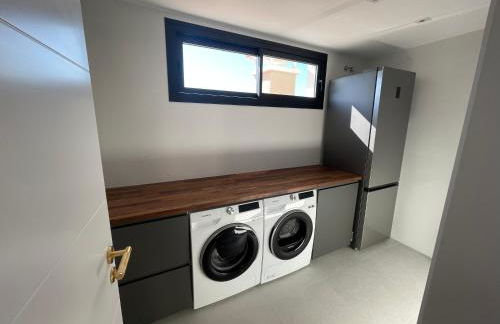 ULTIMATE LUXURY DREAM VILLA with 7 BEDROOMS, GYM, SPA and INFINITY POOL - Photo 61